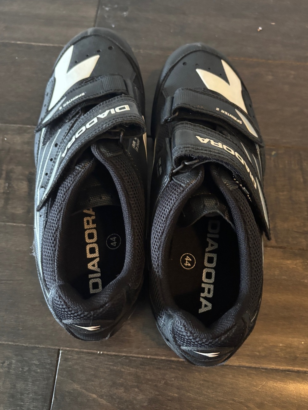 Diadora Adult Men’s Black Athletic Shoes with White Accents NEW Size 44 / 10